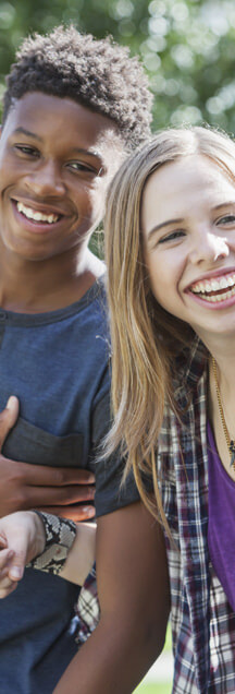 Junge Menschen in der Sonne